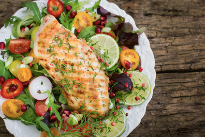 Hähnchenbrust mit Salat