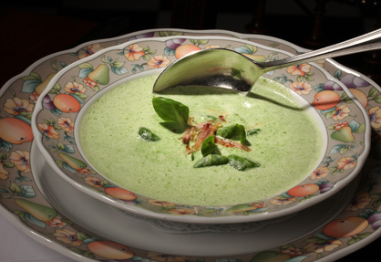 Kopfsalat-Creme-Suppe mit Ajvar
