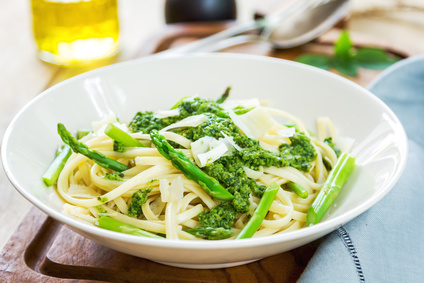 Bärlauchnudeln mit gebratenen Spargel