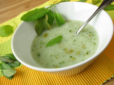 Sauerampfersuppe mit Croutons